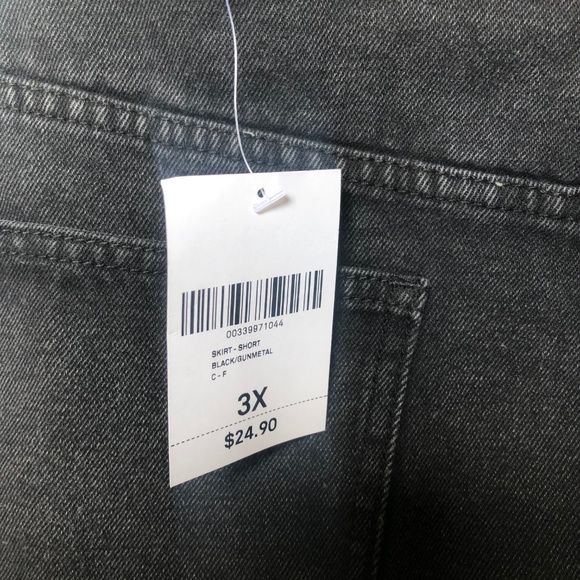 Forever 21 Plus size (3X)  black jean skirt - Picture 6 of 7